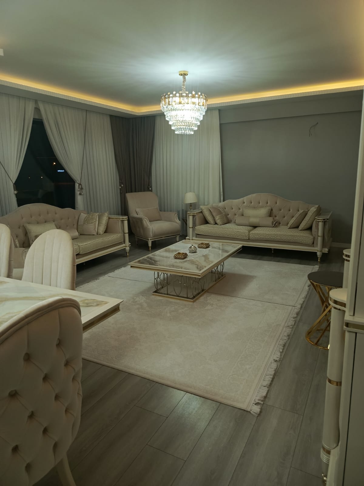 ÇORLU ÖNERLER ELİT SUNRISE KONAKLARINDA SATILIK DAİRE

ÇORLUNUN GÖZDE YERİ ÖNERLERDE NATURA KONAKLARI KARŞISINDA
ELİT SUNRISE KONAKLARINDA 3+1 DAİREMİZ
OTURUM BAŞLAMISTIR
KOLEJLER BÖLGESİ
SİTEMİZ ÜÇER KATLI ÇİFT DAİREDİR
4 BLOKTAN OLUŞMAKTADIR
AÇIK HAVUZ COCUK HAVUZU MEVCUTTUR
PEYZAJLI BAHÇE
AİLENİZİN GÜVENLİ VE KEYİFLİ YAŞAYABİLECEĞİ BİR SİTE
YEŞİL ALAN
KAPALI OTOPARK 64 ARAÇLIKTIR
24 SAAT KAMERA SİSTEMİ
BASKETBOL SAHASI
ÇOCUK OYUN ALANI
1.KALİTE MALZEME KULLANILMISTIR
EBEVEYN BANYOSU
GİYİNME ODASI
ÇİFT BALKON
ÇİFT CEPHELİ

FİYAT VE DETAYLI BİLGİ İÇİN ARAYIN